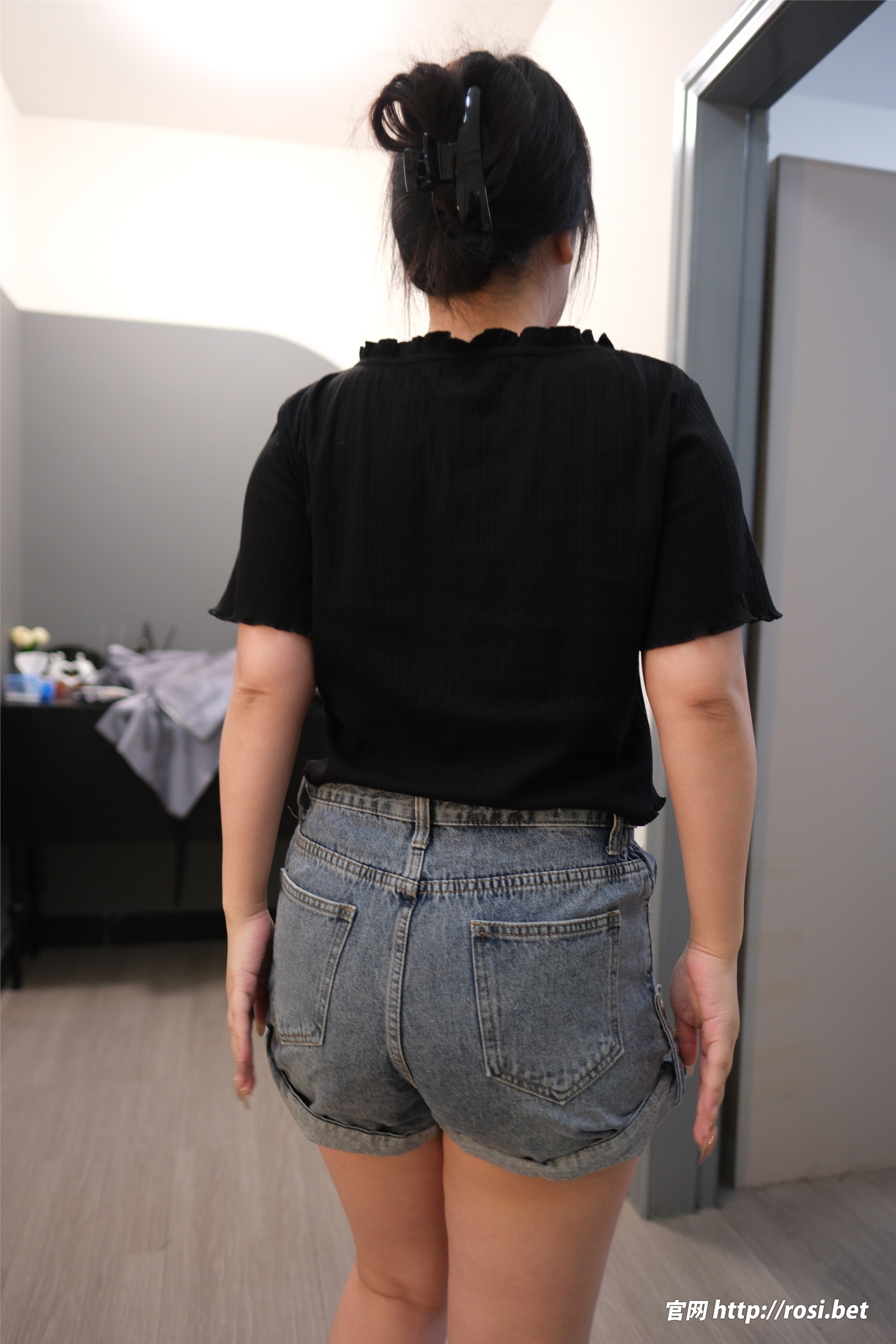 ROSI写真 2025.10.29 NO.5077